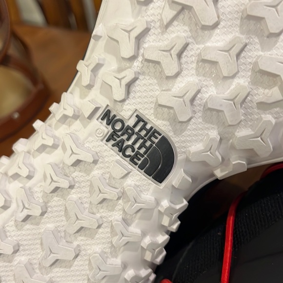 The North Face Sihl Mid Shoes Sneakers new black red Urban Explorer Mens 10.5 - Picture 12 of 14